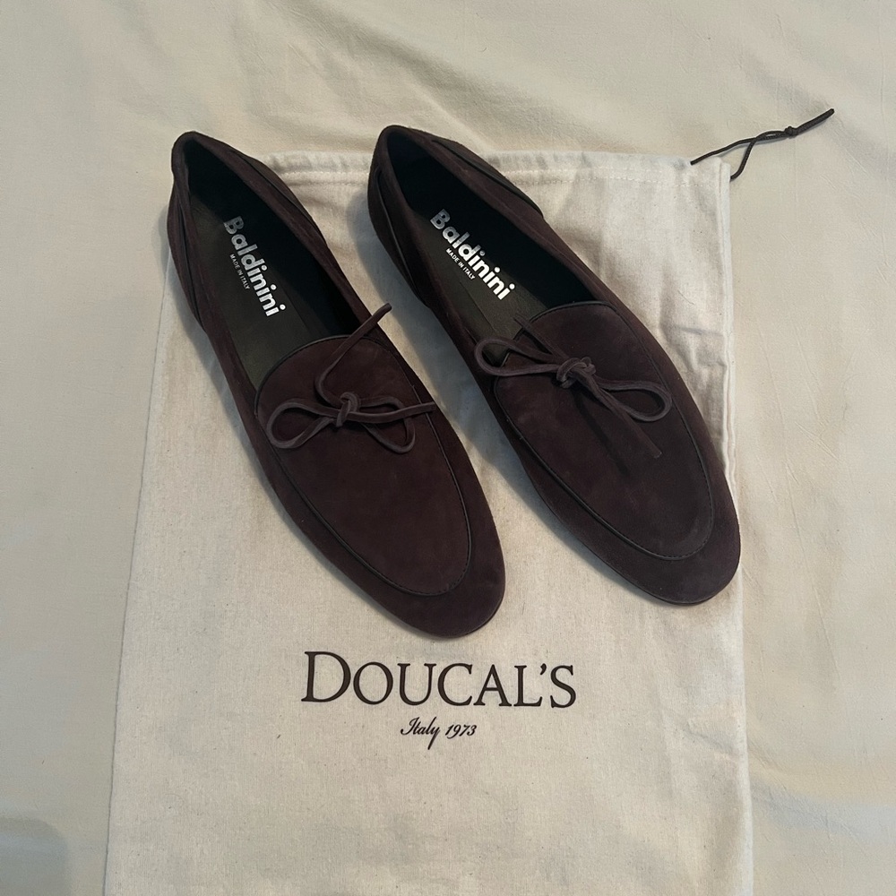 Gorgeous chocolate brown, suede Baldinini loafers
